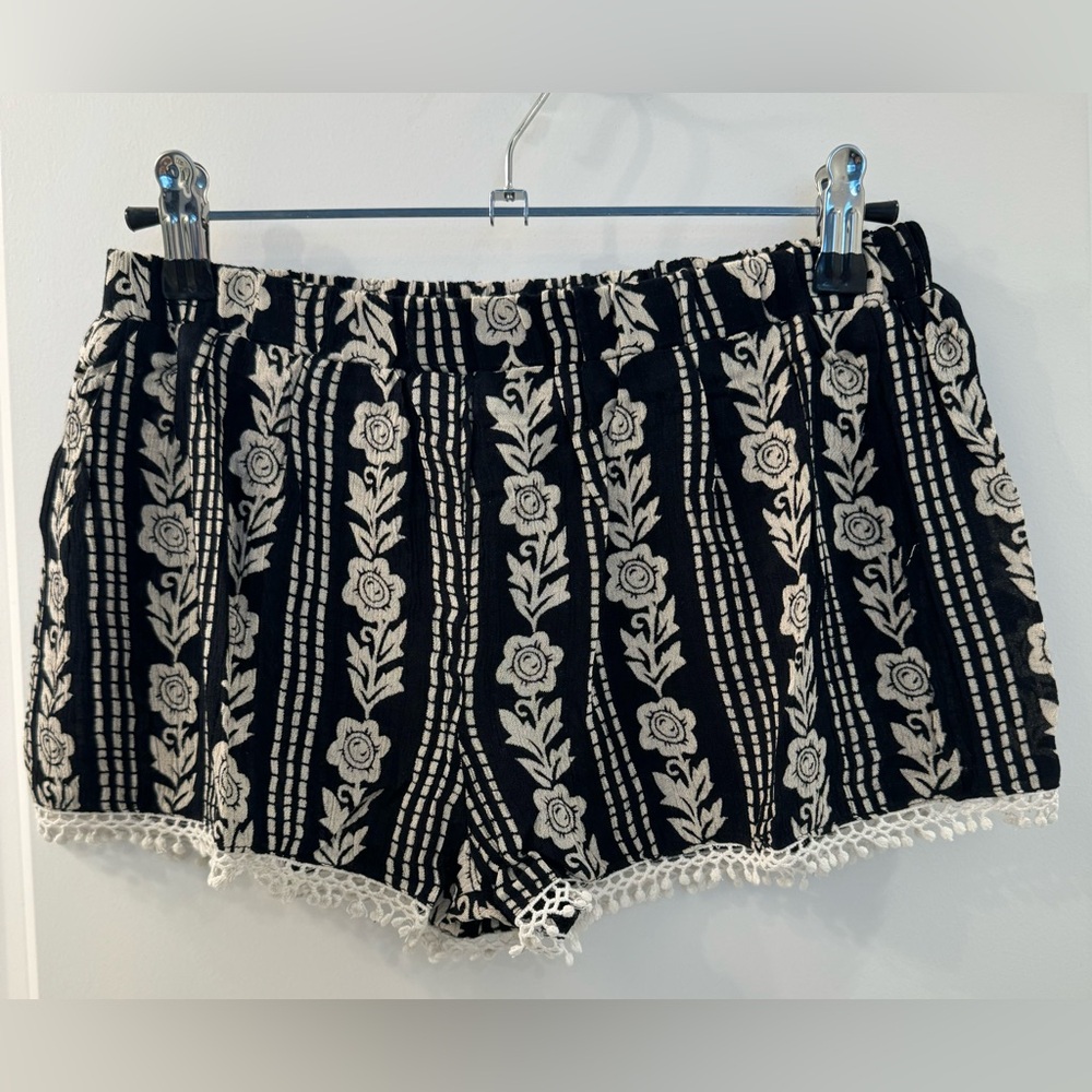 Raga Brand Black and beige shorts